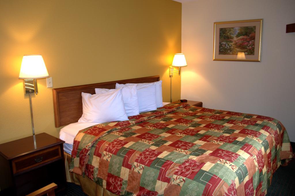 Budget Host Inn Sandusky Esterno foto