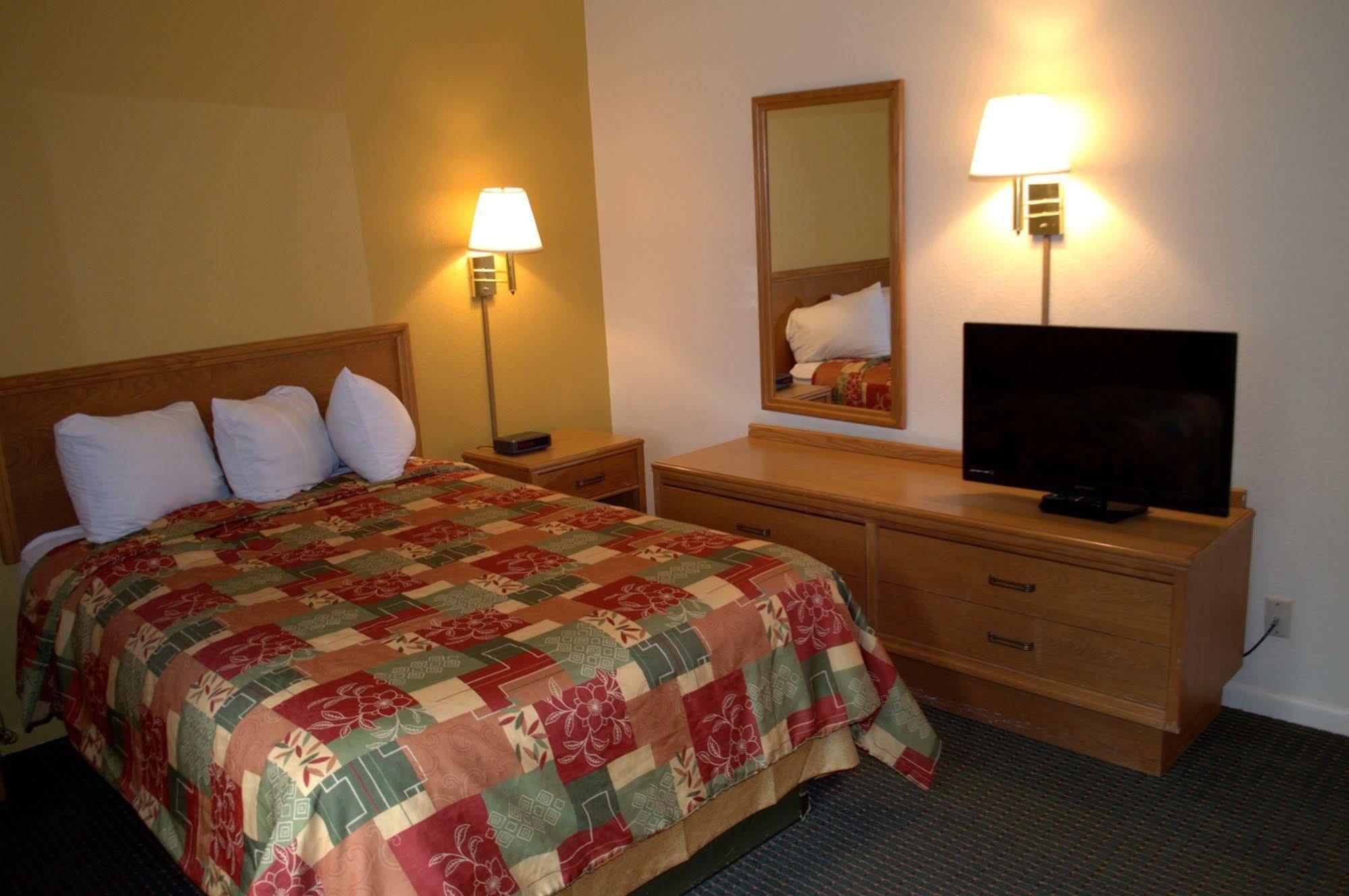 Budget Host Inn Sandusky Esterno foto