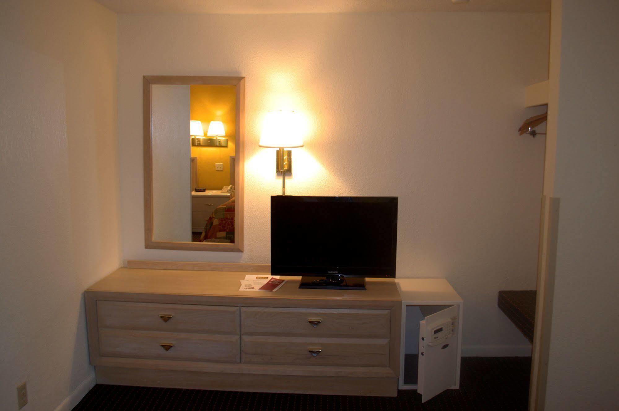 Budget Host Inn Sandusky Esterno foto